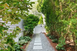 17 Clinton St, Newport, RI 02840 - Photo 25