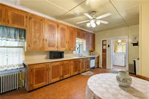 51 Underwood Ln, Middletown, RI 02842 - Photo 5