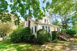 556 E Main Rd, Middletown, RI 02842 - Photo 1