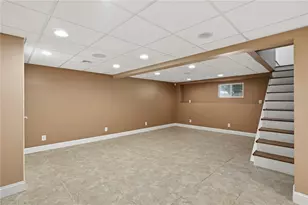 20 Moswansicut Dr, Johnston, RI 02919 - Photo 35