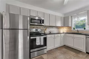 204 Knollwood Ave, Cranston, RI 02910 - Photo 3