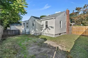 204 Knollwood Ave, Cranston, RI 02910 - Photo 35