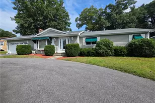 19 Roger Williams Dr, Smithfield, RI 02828 - Photo 1