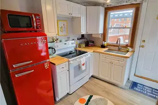 10 Collins St, Newport, RI 02840 - Photo 7