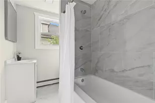 42 Sisson St, Pawtucket, RI 02860 - Photo 5