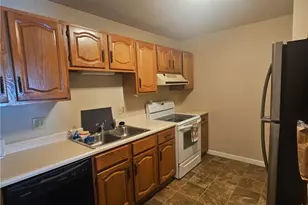 24 Village Ct, West Warwick, RI 02893 - Photo 3