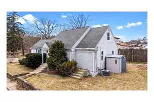 2 Whitman St, Smithfield, RI 02917 - Photo 3