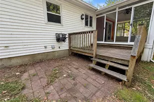 41 Beeckman Ave, Cranston, RI 02920 - Photo 3