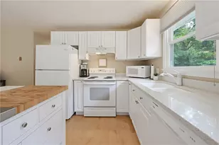 39 Tidewater Dr W, South Kingstown, RI 02879 - Photo 9
