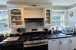 37 Eustis Ave, Newport, RI 02840 - Photo 15