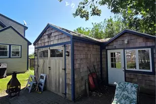 37 Eustis Ave, Newport, RI 02840 - Photo 35