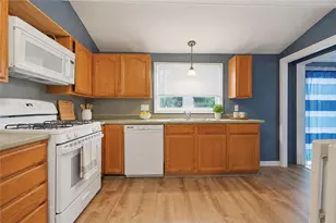 85 Hughes Ave, Pawtucket, RI 02861 - Photo 9
