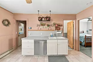 13 Hunter Ave, Johnston, RI 02919 - Photo 17