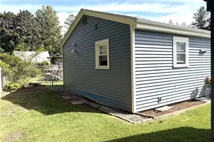 103 Darrow Dr, Warwick, RI 02886 - Photo 9