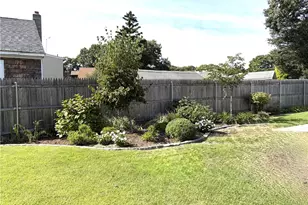103 Darrow Dr, Warwick, RI 02886 - Photo 11