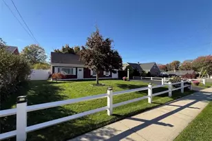 43 Greenway Dr, Bristol, RI 02809 - Photo 1
