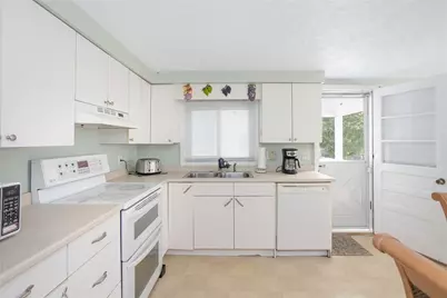9 Burdick Avenue, Newport, RI 02840 - Photo 7
