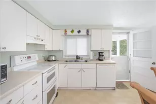 9 Burdick Ave, Newport, RI 02840 - Photo 7