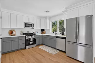 31 Tucker St, Warwick, RI 02886 - Photo 1