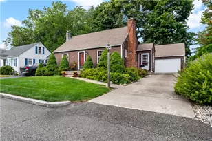 11 Pine Crest Dr, East Providence, RI 02915 - Photo 1
