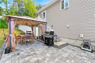 16 Liane Dr, Woonsocket, RI 02895 - Photo 27