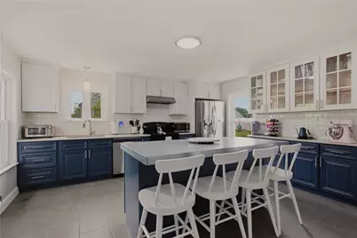 226 Turnpike Avenue, Portsmouth, RI 02871 - Photo 3