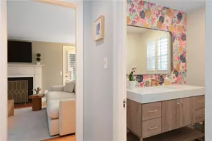 15 Elmsgate Wy, East Providence, RI 02916 - Photo 9
