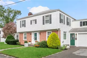 15 Elmsgate Wy, East Providence, RI 02916 - Photo 1