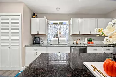 37 Old Oak Avenue, Cranston, RI 02910 - Photo 7