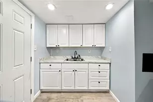 37 Old Oak Ave, Cranston, RI 02910 - Photo 35