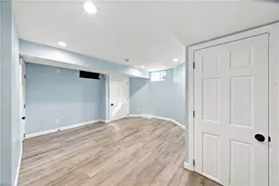37 Old Oak Ave, Cranston, RI 02910 - Photo 33