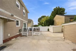 37 Old Oak Ave, Cranston, RI 02910 - Photo 3