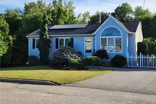 9 Mallory Ct, Cranston, RI 02910 - Photo 1