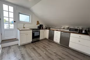 8 Barney St, Newport, RI 02840 - Photo 5