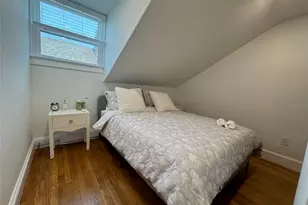 8 Barney St, Newport, RI 02840 - Photo 3