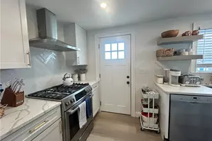 23 Anthony St, Newport, RI 02840 - Photo 11