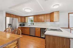 4 Roosevelt Dr, Bristol, RI 02809 - Photo 7