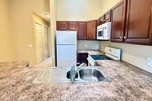 863 Stratford Ln, Warwick, RI 02886 - Photo 7