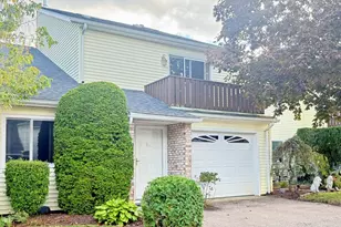 863 Stratford Ln, Warwick, RI 02886 - Photo 1