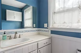 26 Rutherglen Ave, Providence, RI 02907 - Photo 23