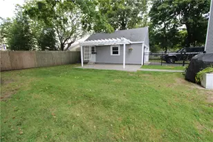 20 Fenner Ave, Newport, RI 02840 - Photo 13