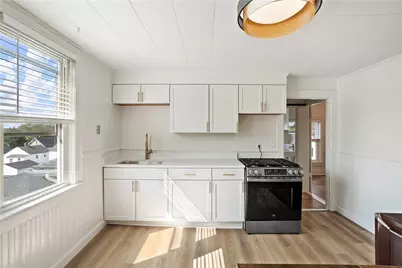 37 Lincoln Avenue #3, Bristol, RI 02809 - Photo 5