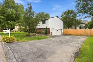 7 Cindy Cir, Johnston, RI 02919 - Photo 3