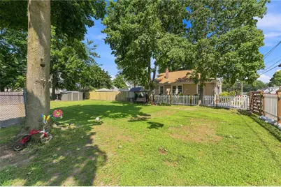 353 Smithfield Avenue, Pawtucket, RI 02860 - Photo 9