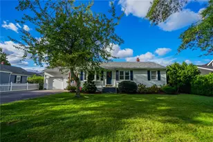 17 Academy Ave, Bristol, RI 02809 - Photo 1