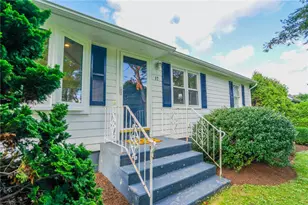 17 Academy Ave, Bristol, RI 02809 - Photo 5