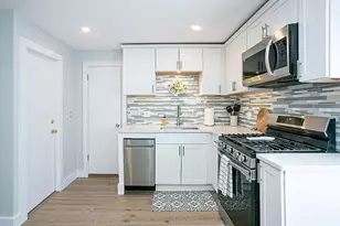 14 Brinley St, Newport, RI 02840 - Photo 3
