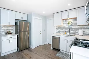 14 Brinley St, Newport, RI 02840 - Photo 5