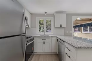 18 Laurel Ln, Lincoln, RI 02865 - Photo 3