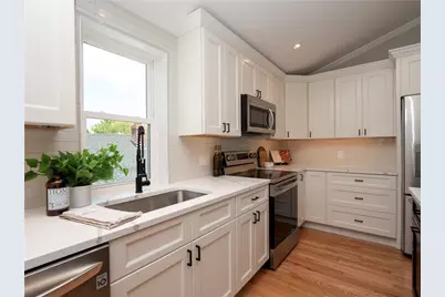 31 Prescott Hall Road, Newport, RI 02840 - Photo 9